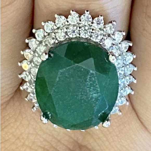Luxury Emerald Ring (925 silver) - Picture 2 of 4